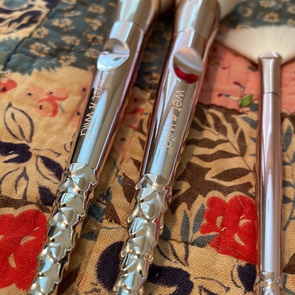 11-count Assorted Wet N’ Wild Brushes - Picture 2 of 4